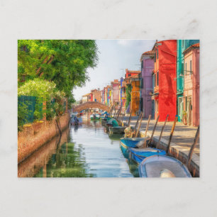 Postal Explora el Encanto Vibrante de Burano