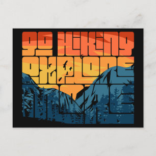 Postal Exploración de la aventura del senderismo por el a