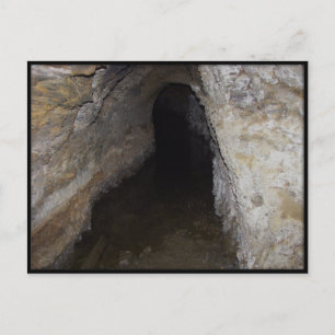 Postal Explorando cuevas