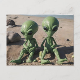 Postal extraterrestres en la playa
