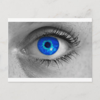 Postal Eye with blue iris mira las mamáes de concepto del