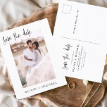 Postal Fácil edición Guardar la foto de fecha Minimalista<br><div class="desc">Boda Guardar las tarjetas de fecha que tienen una foto en la parte delantera y trasera. Las tarjetas Save the Date contienen una moderna tipografía de escritura cursiva con letras a mano que son elegantes,  simples y modernas para usar después de la minimalista celebración del día de la boda.</div>