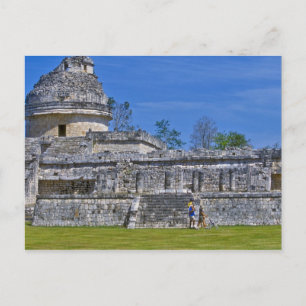Postal Familia de turistas pasa junto a antiguo Mayan