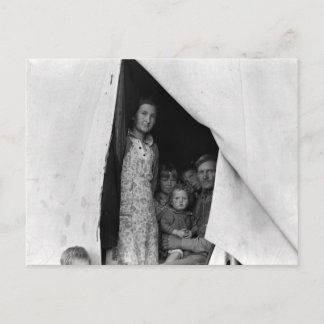 Postal Familia migratoria durante cosecha del guisante --