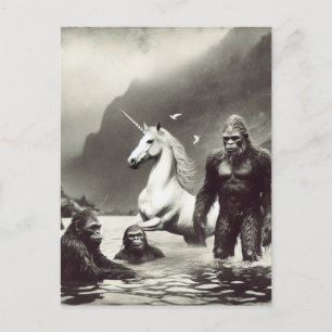 Postal Familia Sasquatch y un unicornio