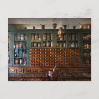 Postal Farmacia - Justo detrás del mostrador