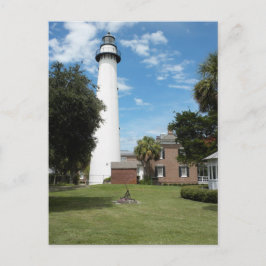 Postal Faro contra un cielo del verano