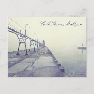 Postal Faro de South Haven Michigan cubierto de niebla
