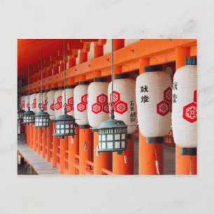 Postal Faros dentro del santuario de Itsukushima