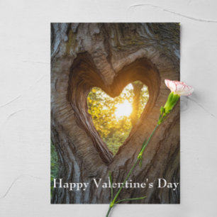 Postal Feliz corazón de San Valentín en el árbol