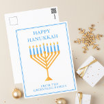 Postal Feliz Hanukkah Menorah Cute personalizado<br><div class="desc">Personalizado lindo Feliz Hanukkah postal para una familia judía o un fiesta de Chanukah con sinagoga. Personaliza con tu propio apellido o información de grupo en azul bajo la menorah azul y oro bonito.</div>