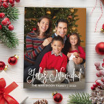 Postal Feliz Navidad, escritura moderna de caligrafía<br><div class="desc">Caligrafía moderna Script Feliz Navidad Familia Fotos Feliz Navidad Tarjeta navideña</div>