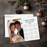 Postal Festiva 2025 Mr. Newlywoed Just Married Photo<br><div class="desc">Postales del calendario de fotos y nombre de la familia de Personalizables 2025 con tu foto y nombre personalizados. 🌟 Esto es para el 2025 🌟 Muestra tu nuevo matrimonio o compromiso con esta tarjeta de calendario personalizado de edición limitada! Nunca es demasiado pronto para empezar a pensar en el...</div>