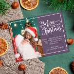 Postal Festiva 2 fotos familiares violeta Creer en magia de Navid<br><div class="desc">Postal de saludo de vacaciones moderna con uno de sus retratos favoritos de la familia de Navidades a la izquierda complementado con un marco de Relieve metalizado de oro real y una frase que dice "Creer en la magia de los Navidades" a la derecha sobre un fondo violeta moderno, personalizable...</div>