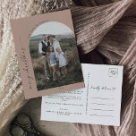 Postal Festiva Arco Boho moderno | Foto de Navidades de Salmon<br><div class="desc">Esta moderna tarjeta postal de vacaciones para Navidades del arco boho con salmón es el sencillo y perfecto saludo de vacaciones. El diseño bohemiano de color rosa naranja presenta una tipografía industrial única con letras de estilo minimalista. Personaliza tu postal con una foto, tu apellido, nombres y año. Incluir un...</div>