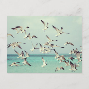 Postal Festiva Bloque de gaviotas volando sobre el océano.