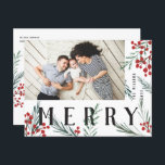 Postal Festiva Botánica tipográfica Foto Merry<br><div class="desc">Postal. Completamente personalizable en todos los sentidos posibles, esta nueva colección de tarjetas de vacaciones cuenta con nuestras originales bayas de invierno pintadas a mano y obras de arte folclórico. Los audaces saludos modernos entrelazados entre las obras de arte hacen una extraña declaración tipográfica que destaca. Esta colección incluye varias...</div>