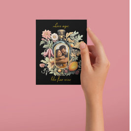 Postal Festiva botella botánica de vino, edades de amor como el b