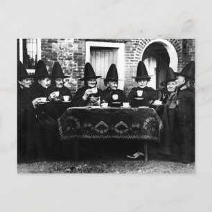 Postal Festiva Brujas galesas con té crone teatime