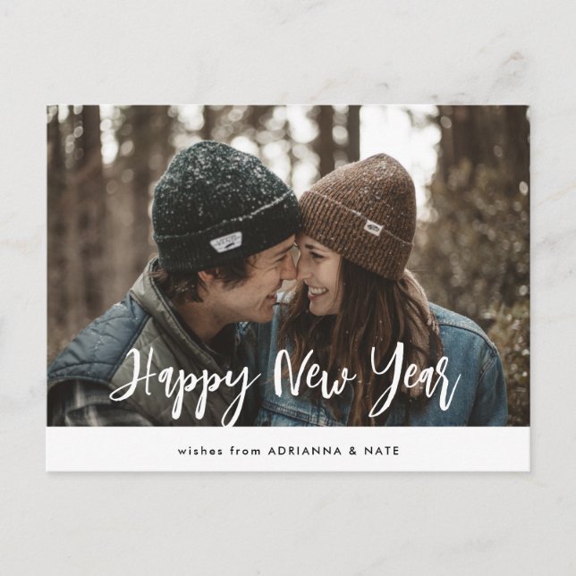 Postal Festiva Casual Happy New Year Modern Script Couple Photo (Anverso)
