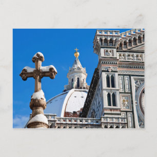 Postal Festiva Catedral italiana cubierta de nieve