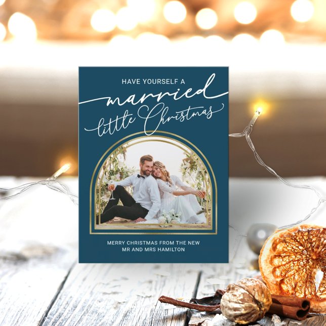 Postal Festiva Chic Script Arch Holiday Wedding Announcement (Subido por el creador)