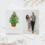 Postal Festiva Con Relieve Metalizado Árbol acuático de Navidad en una foto de mimbre<br><div class="desc">Envíe sus deseos de vacaciones a amigos y familia con esta postal de Navidades de personalizable. Esta tarjeta de Navidades de Relieve metalizado dorado incluye un árbol de navidad de acuarela con ornamentos rojos en una canasta de mimbre. Personalízalo añadiendo tus propios detalles. Esta tarjeta postal de Navidades de fotos...</div>