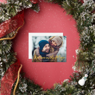 Postal Festiva Con Relieve Metalizado cree en el saludo mágico de las vacaciones