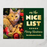 Postal Festiva Con Relieve Metalizado En la lista de Navidades de Niza foto de Mascota d<br><div class="desc">En la buena lista: Una tarjeta de vacaciones para Navidades de fotografía con foto de mascota de gato. Plantilla de foto vía Pixabay bajo licencia CC0 y debe ser reemplazada por su propia foto</div>