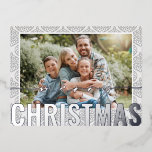 Postal Festiva Con Relieve Metalizado Festividad navideña Festividad moderna<br><div class="desc">Fotos navideñas Festividad moderna Patrón de plata Navidades de Relieve metalizado de cobre Postales incluye tu foto favorita en un fondo de patrón bauble de Navidades plateados modernos con un sobrepeso de guión de caligrafía de Relieve metalizado plateado "Feliz Navidad". Personalice editando el texto en el reverso. Diseñado por ©2024...</div>