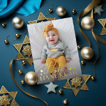 Postal Festiva Con Relieve Metalizado Festividad Starry Happy Hanukkah Photo Gold<br><div class="desc">Feliz Hanukkah con estrellas judías en verdadero Relieve metalizado; elige entre oro,  oro rosa o plata. La superposición de la foto oscura es opcional. Personalizar el color de fondo,  envía un texto o añade más fotos si lo desea.</div>