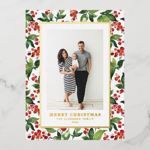 Postal Festiva Con Relieve Metalizado Foto de Navidad con bayas y vegetación en acuarela
