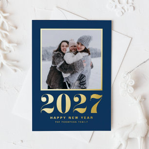 Postal Festiva Con Relieve Metalizado Foto del Año Nuevo 2027 con tipografía retro en az