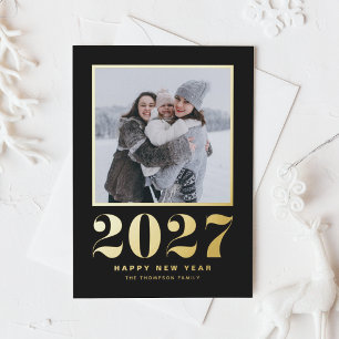 Postal Festiva Con Relieve Metalizado Foto del Año Nuevo 2027 con tipografía retro negra