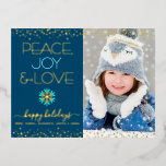 Postal Festiva Con Relieve Metalizado Foto Paz Alegría Amo Naufragio Navío de copas de n<br><div class="desc">"Paz, alegría y amor." Un divertido, divertido, auténtico Relieve metalizado dorado y un ilustracion de copas de nieve azul turquesa, auténticos puntos de Relieve metalizado dorado, un auténtico Relieve metalizado dorado y una tipografía turquesa moderna sobre un fondo azul marino, junto con la foto personalizado de tu elección, te ayudarán...</div>