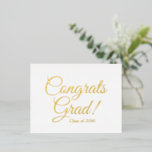 Postal Festiva Con Relieve Metalizado Graduación del guión de personalizado de grado de<br><div class="desc">Gradats grad personalizado negro y blanco clásico guión de graduación de texto Relieve metalizado de oro postal. Minimalista y elegante diseño. Personalizable completo del texto de Relieve metalizado de oro sobre fondo blanco. Todos los colores son editables. Personalizable para jardines de infancia, escuela primaria, escuela media, escuela secundaria y universidad....</div>