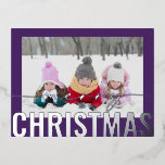 Postal Festiva Con Relieve Metalizado Merry Christmas Script Photo Simple Modern<br><div class="desc">Fotos del guión navideño Navidades simples y modernos de Relieve metalizado plateado postales incluye tu foto favorita en un simple fondo morado minimalista con un sobrepeso de escritura de caligrafía de Relieve metalizado plateado "Feliz Navidad". Personalice editando el texto en el reverso. Diseñado por ©2024 Evco Studio www.zazzle.com/store/evcostudio</div>