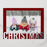 Postal Festiva Con Relieve Metalizado Merry Christmas Script Photo Simple Modern<br><div class="desc">Fotos del guión navideño Navidades simples y modernos de Relieve metalizado plateado postales incluye tu foto favorita en un sencillo fondo rojo minimalista con un sobrepeso de escritura de caligrafía de Relieve metalizado plateado "Feliz Navidad". Personalice editando el texto en el reverso. Diseñado por ©2024 Evco Studio www.zazzle.com/store/evcostudio</div>