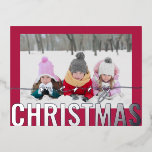 Postal Festiva Con Relieve Metalizado Merry Christmas Script Photo Simple Modern<br><div class="desc">Fotos del guión navideño Fotos simples Navidades de Relieve metalizado plateado moderno postales incluye tu foto favorita en un sencillo fondo minimalista rosado con un sobrepeso de escritura de caligrafía de Relieve metalizado plateado "Feliz Navidad". Personalice editando el texto en el reverso. Diseñado por ©2024 Evco Studio www.zazzle.com/store/evcostudio</div>