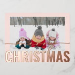 Postal Festiva Con Relieve Metalizado Merry Christmas Script Photo Simple Modern<br><div class="desc">Fotos del guión navideño Fotos simples Navidades modernos de Relieve metalizado de cobre postales incluye tu foto favorita en un sencillo fondo minimalista de melocotón con un sobrepeso de escritura de caligrafía de Relieve metalizado de cobre "Feliz Navidad". Personalice editando el texto en el reverso. Diseñado por ©2024 Evco Studio...</div>