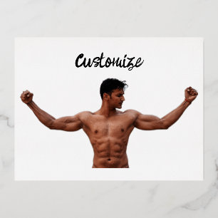 Postal Festiva Con Relieve Metalizado Modelo de Fitness Masculino Thunder_Cove