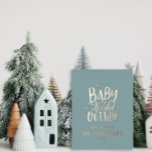 Postal Festiva Con Relieve Metalizado Modernos Navidades mínimos bebé Relieve metalizado<br><div class="desc">Beba su frío fuera de la moderna tarjeta de vacaciones de los Navidades de tipografía mínima. Texto escrito a mano,  nieve,  estrellas y diseño. Ideal para decoración boda,  duchas para bebés,  Navidades y fiestas de nuevos años,  fiestas de cumpleaños y eventos de invierno.</div>