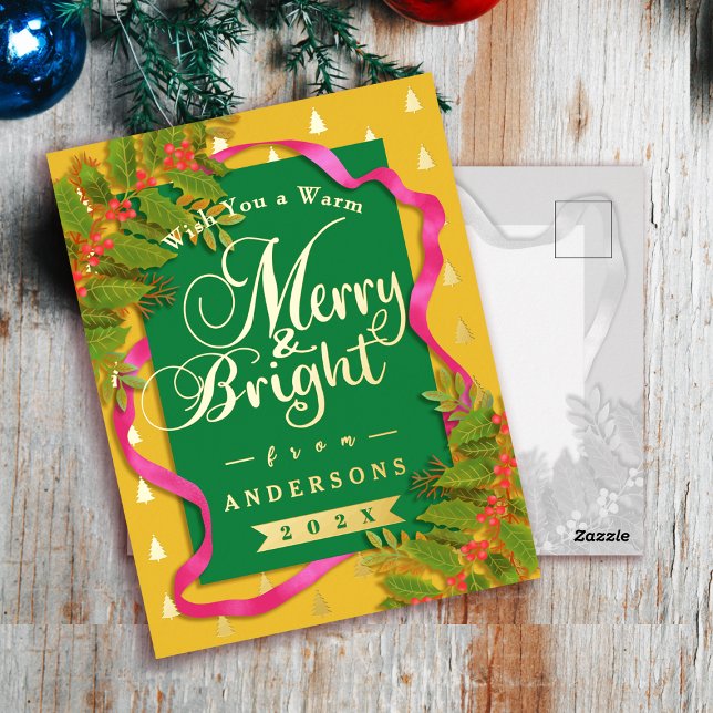 Postal Festiva Con Relieve Metalizado Navidades merry y brillantes verde amarillo (Merry and Bright Christmas Yellow Green Foil Holiday Postcard)