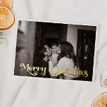 Postal Festiva Con Relieve Metalizado Navidades simples foto completa Feliz Navidad Gold<br><div class="desc">Celebre la temporada con esta exclusiva y clásica tarjeta postal completa de vacaciones de Relieve metalizado de Navidad con un toque de encanto vintage. El diseño minimalista muestra una elegante paleta de colores dorados que evoca el espíritu acogedor del invierno. Su atractivo moderno, combinado con la redacción tradicional, crea un...</div>