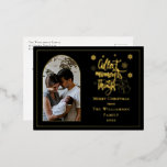 Postal Festiva Con Relieve Metalizado Recolectar Momentos No Cosas Que Snowman Feliz Nav<br><div class="desc">Clásico,  sobrio y elegante "Recolectar momentos,  no cosas" y diseño de guiones de snowman y copos de nieve con tu foto abovedada y tu hermoso texto de Relieve metalizado y detalles al frente con tu mensaje / saludo,  cierre y firmas al revés. Diseño compuesto por Holiday Hearts Designs.</div>