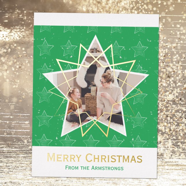 Postal Festiva Con Relieve Metalizado Relieve metalizado verde moderno estrena una foto  (Modern Green Foil Stars Merry Christmas Photo Foil Holiday Postcard ©Susanne Sachers - Sunny Mind)