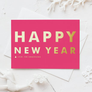 Postal Festiva Con Relieve Metalizado Tipografía Moderna Negrita Rosa Feliz Año Nuevo