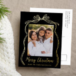 Postal Festiva Con Relieve Metalizado Vintage Bow Merry Christmas Black Photo<br><div class="desc">Celebra la temporada de fiestas con esta encantadora postal de Navidades que muestra la foto de tu familia enmarcada por un arco festivo de Relieve metalizado dorado y una cinta en un fondo negro. "Feliz Navidad" está elegantemente escrito en un encantador guión manuscrito de Relieve metalizado dorado, con espacio para...</div>