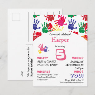 Postal Festiva Cumpleaños de niños con huellas de manos coloridas