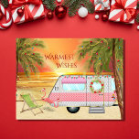 Postal Festiva Cute RV Camper Warmest Wings Beach Navidades<br><div class="desc">Esta tarjeta de felicitación para Navidades de vacaciones Warmest incluye un lindo RV Camper en la playa. Está decorado con luces, una guirnalda y dos decoraciones de jardín rosa de Santa Flamingo. El camper está rodeado de palmeras con luces festivas y al fondo el sol se pone (o se levanta)...</div>